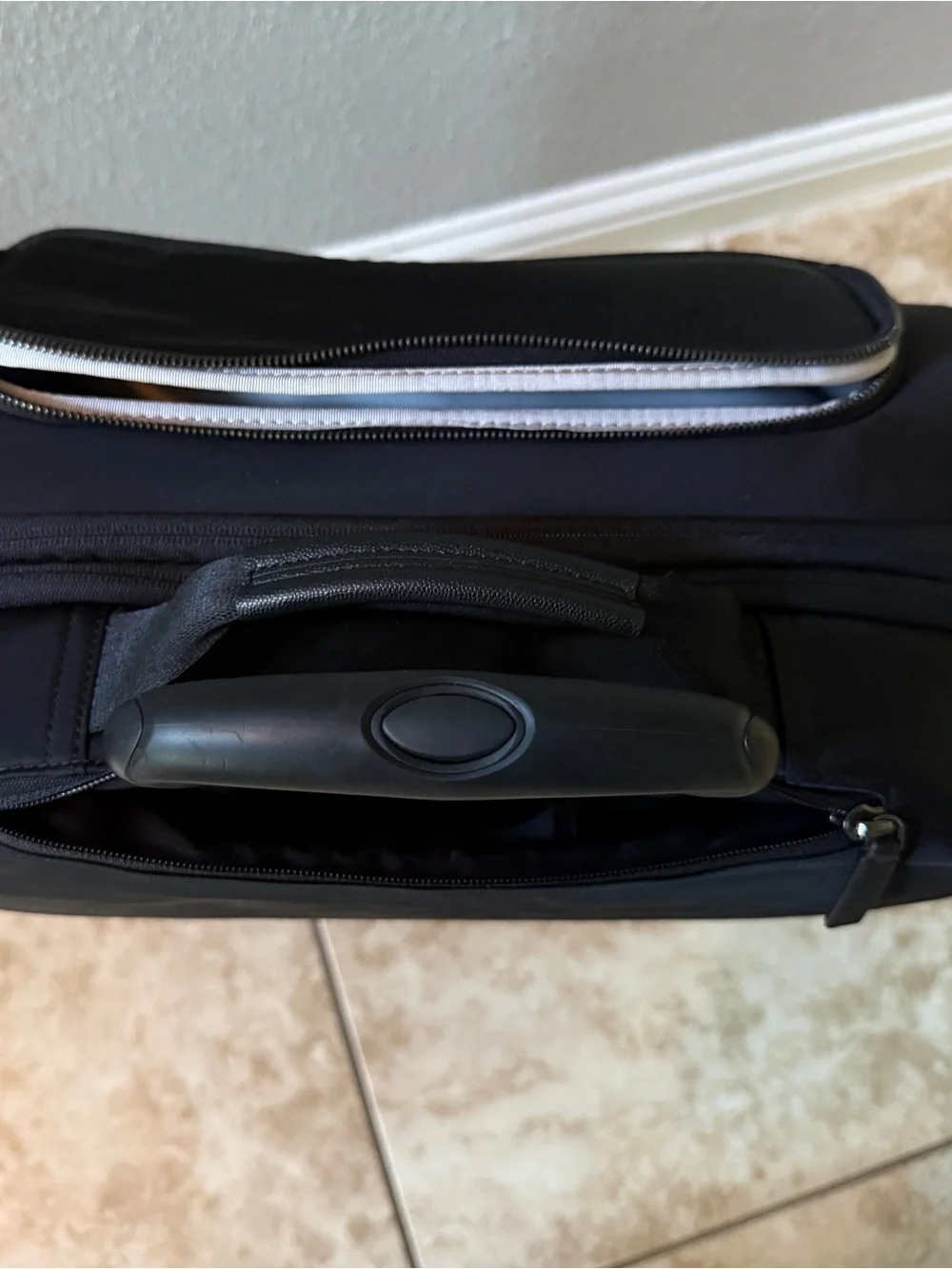 Tumi Voyager Black Carry-On Spinner Suitcase Travel Bag
